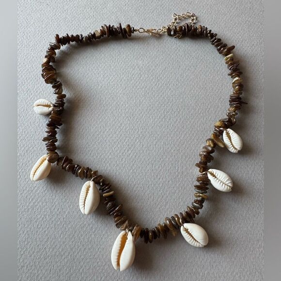 Brown beads with White Shell Necklace M527 - Picture 2 of 2